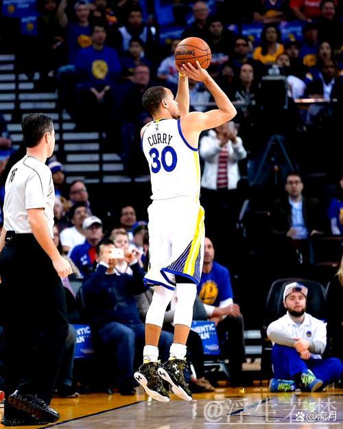 亚历山大急停突破 篮下抛投命中